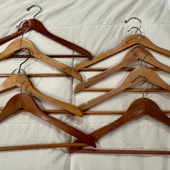Lot of 8 Wooden Hangers Pants Bar Coats Clothes - 4 Notched - Picture 1 of 5